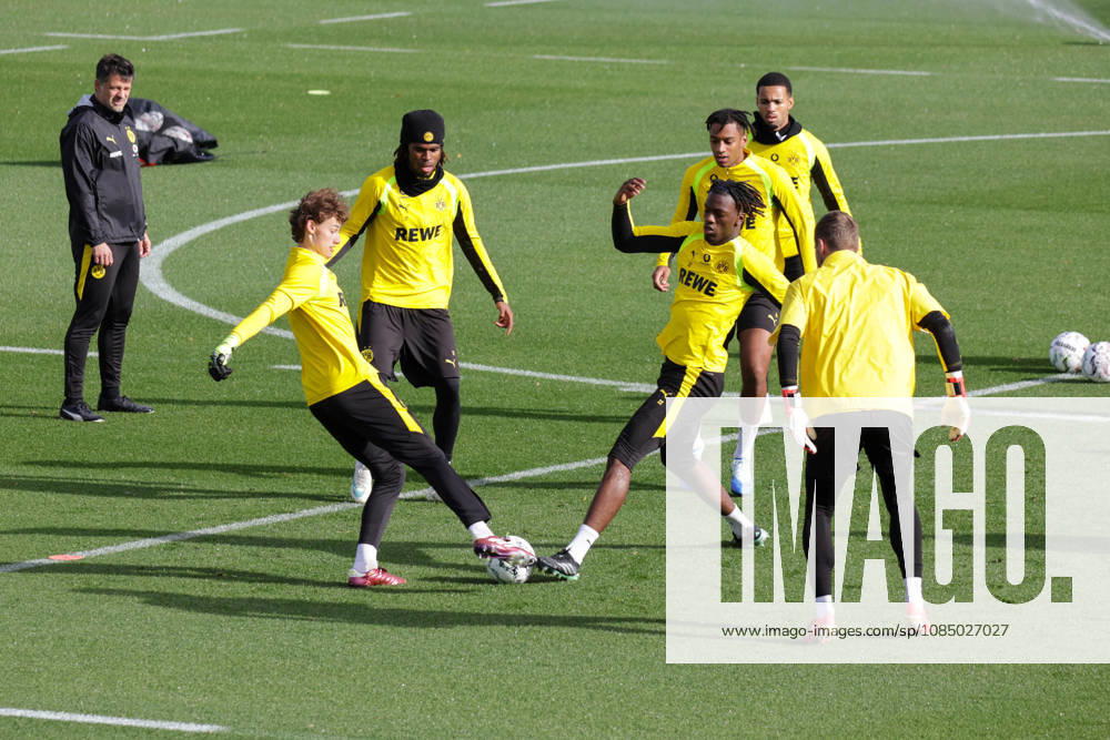 Soccer, Bundesliga 1, Borussia Dortmund Training: Silas Ostrzinski, Carney Chukwuemeka, Joane Gadou, Borussia Dortmund, Dortmund