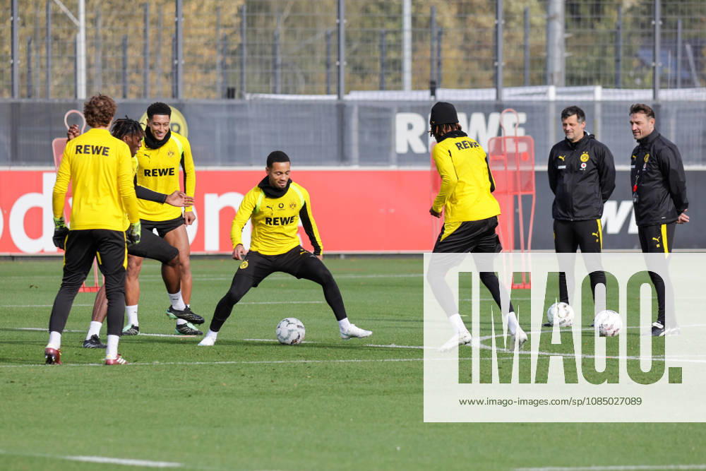 Soccer, Bundesliga 1, Borussia Dortmund Training: Jobe Bellingham, Ethan Nwaneri, Caney Chukwuemeka, Borussia Dortmund, Dortmund