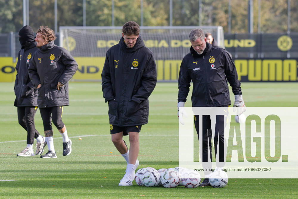 Soccer, Bundesliga 1, Borussia Dortmund Training: Gregor Kobel, Borussia Dortmund, Dortmund