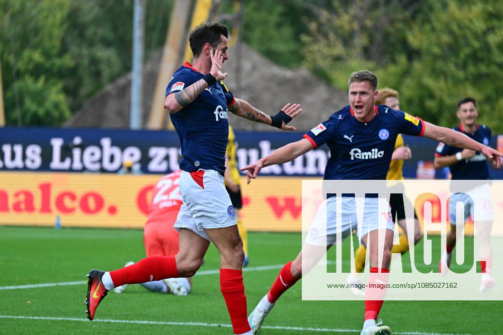 Soccer, Men s, 2nd Bundesliga, 2026–2027 Season, Holstein Kiel vs. SG Dynamo Dresden, Matchday 9, KSV, SGD, Holstein Stadium Giorgi Kvilitaia puts Holstein Kiel ahead and celebrates with his teammates in Kiel, Holstein Stadium, Schleswig-Holstein, Germany
