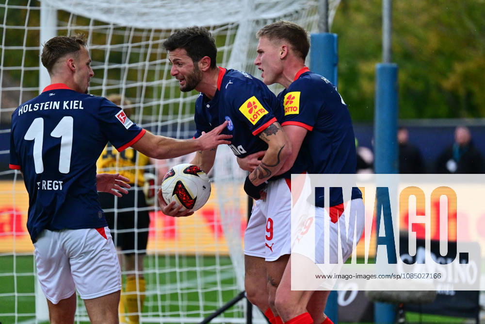 Soccer, Men s, 2nd Bundesliga, 2026–2027 Season, Holstein Kiel vs. SG Dynamo Dresden, Matchday 9, KSV, SGD, Holstein Stadium Giorgi Kvilitaia puts Holstein Kiel ahead and celebrates with his teammates in Kiel, Holstein Stadium, Schleswig-Holstein, Germany