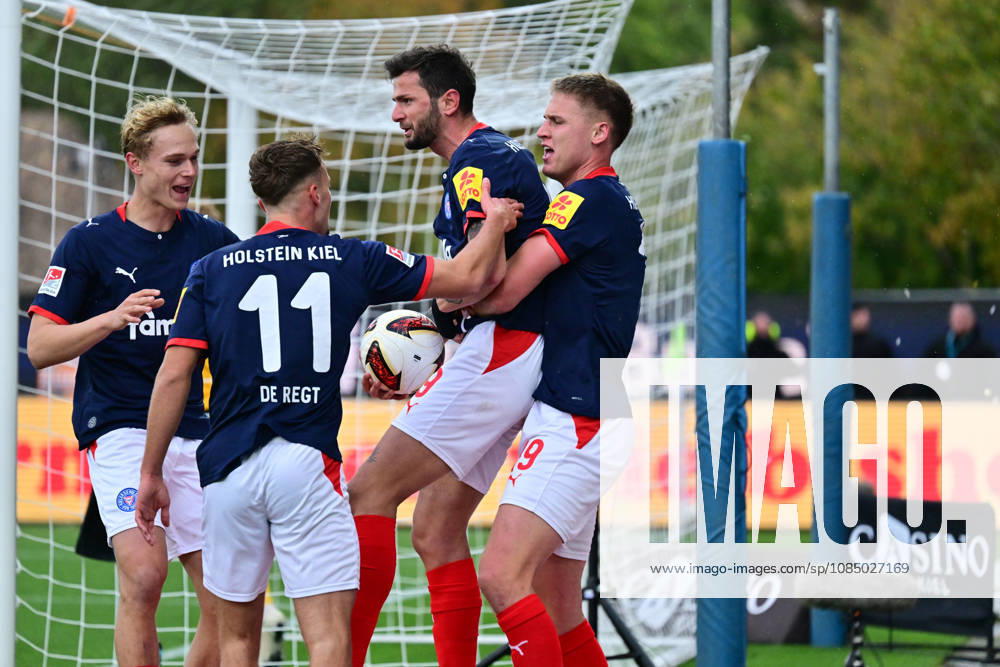 Soccer, Men s, 2nd Bundesliga, 2026–2027 Season, Holstein Kiel vs. SG Dynamo Dresden, Matchday 9, KSV, SGD, Holstein Stadium Giorgi Kvilitaia puts Holstein Kiel ahead and celebrates with his teammates in Kiel, Holstein Stadium, Schleswig-Holstein, Germany