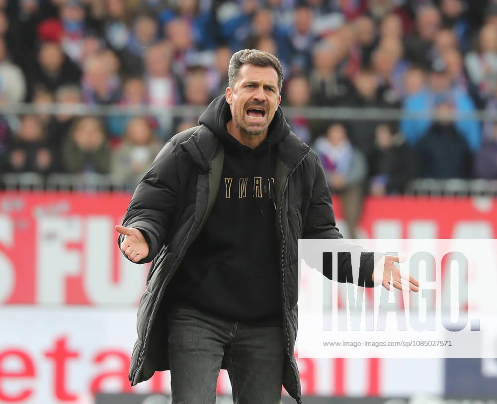 Coach Thomas Stamm, Dynamo Dresden Soccer, Men s Team, 2026–2027 Season, 2. Bundesliga, Holstein Stadium, Holstein Kiel vs. Dynamo Dresden. DFL regulations prohibit any use of photographs as image sequences and or quasi-video.