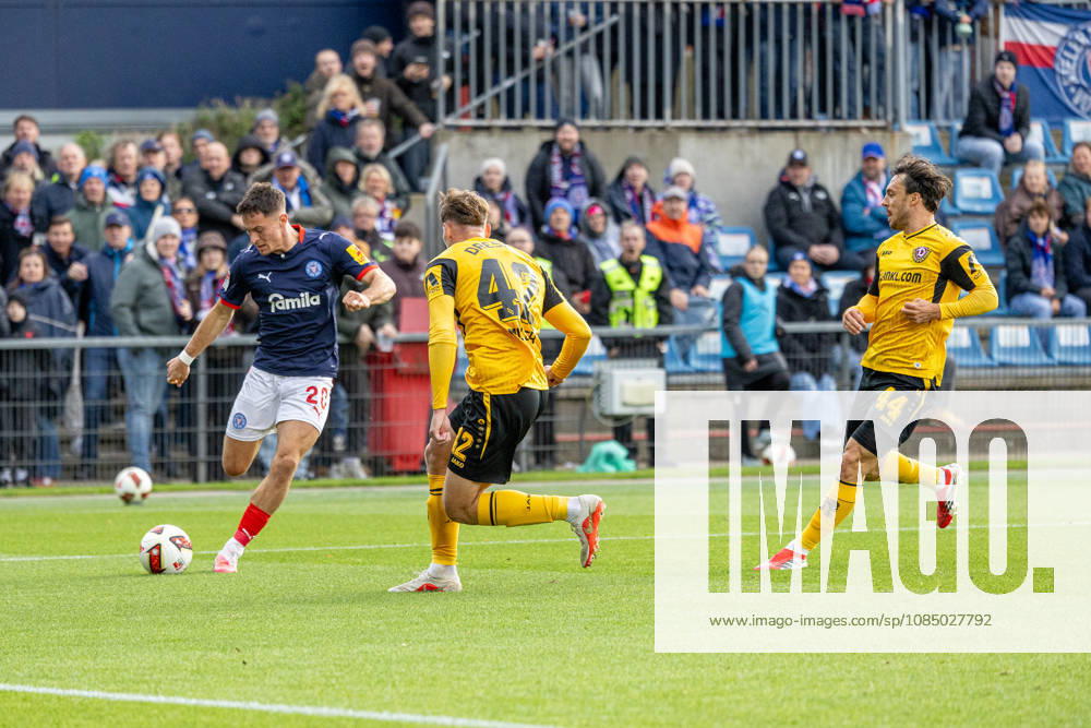Soccer 2. Bundesliga Men s 2026–2027 Season, Matchday 9: Holstein Kiel vs. Dynamo Dresden. Kiel in dark blue, Dresden in yellow. From left to right: Adrian Kapralik, Friedrich Müller, Simon Straudi, Holstein Kiel Stadium, Westring 501, Schleswig-Holstein, Germany