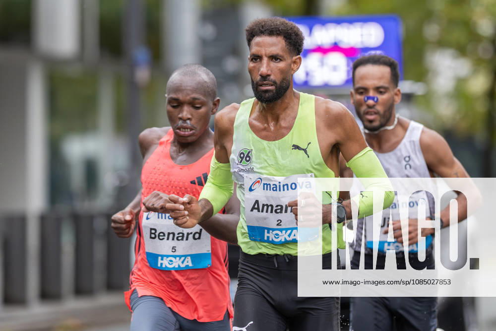Mainova Frankfurt Marathon 2026 At the 37-kilometer mark, Amanal Petros of Germany is ahead of the eventual winner, Jirata Denki of Ethiopia, with third-place finisher Benard Biwott of Kenya to the left. Mainova Frankfurt Marathon on October 25, 2026, in Frankfurt am Main, Frankfurt am Main, Hesse, Germany, Festhalle, Race Course