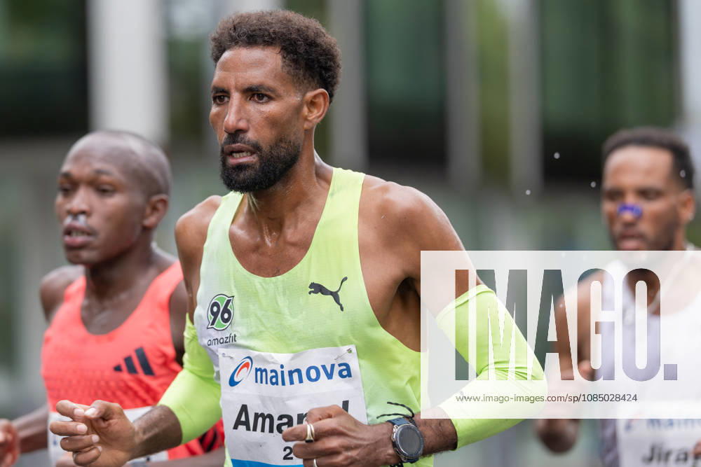 Mainova Frankfurt Marathon 2026 At the 37-kilometer mark, Amanal Petros of Germany is ahead of the eventual winner, Jirata Denki of Ethiopia; to the right is third-place finisher Benard Biwott of Kenya. Mainova Frankfurt Marathon on October 25, 2026, in Frankfurt am Main, Frankfurt am Main, Hesse, Germany; Festhalle, race course