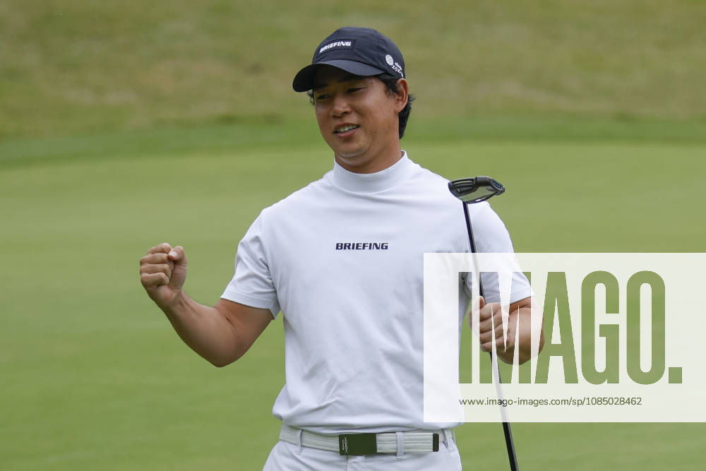 Oct 25, 2026-Cheonan, South Korea-Yuto KATSURAGAWA of Japan win ceremony after final round on 18th Green during a DP World Tour Genesis Championship Final Round at Woo Jeong Hills CC in Cheonan, South Korea. DP Tour Genesis Championship Final Round - ZUMAr168 20261025_aap_r168_065