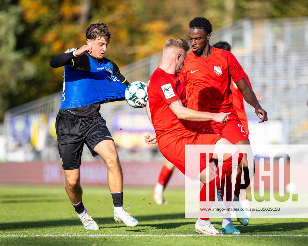 L R Alexander Staff, 1 FC Saarbrücken, 29, Kevin Schumacher, TSV Havelse, 10, Donald Nduka, TSV Havelse, 27 (GER), TSV Havelse vs. 1 FC Saarbrücken, Soccer, 3rd Division, Matchday 11, 2026–2027 Season, October 25, 2026 DFL regulations prohibit the use of photographs as image sequences and or quasi-video GER, TSV Havelse vs. 1 FC Saarbrücken, Soccer, 3rd Division, Matchday 11, 2026–2027 season, October 25, 2026, Hanover