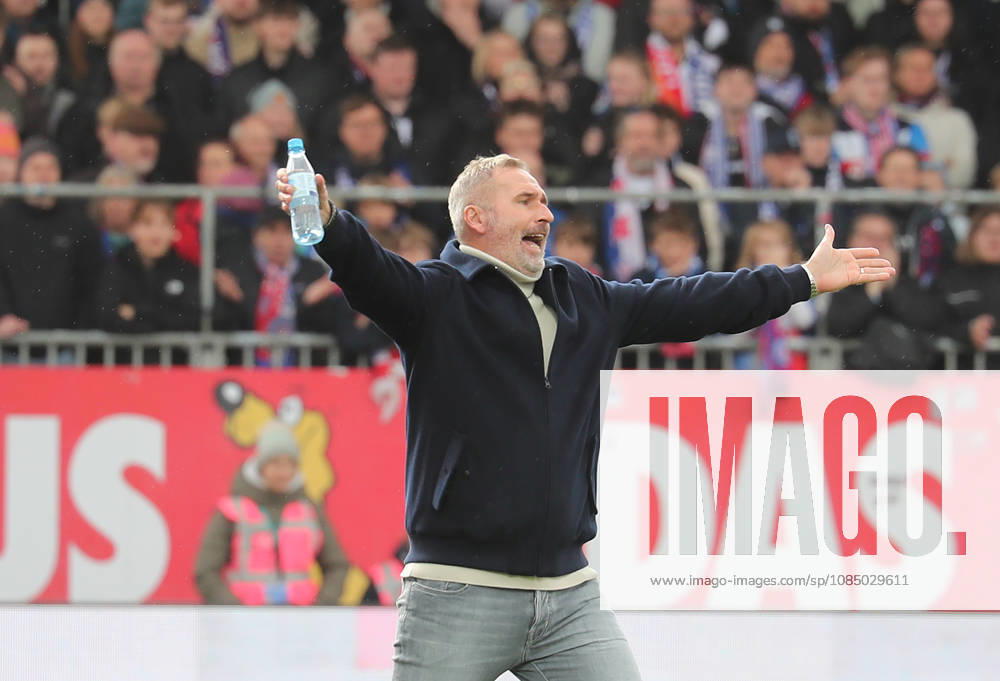 Coach Tim Walter, Holstein Kiel Soccer, Men s Team, 2026–2027 Season, 2. Bundesliga, Holstein Stadium, Holstein Kiel vs. Dynamo Dresden. DFL regulations prohibit any use of photographs as image sequences and or quasi-video.