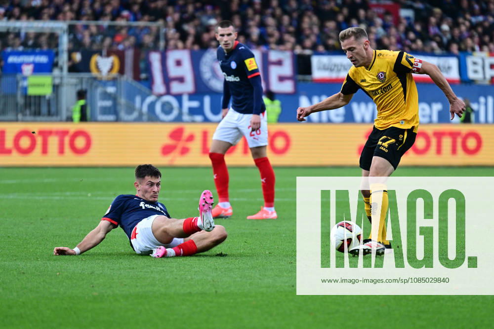 Soccer, Men s, 2nd Bundesliga, 2026–2027 Season, Holstein Kiel vs. SG Dynamo Dresden, Matchday 9, KSV, SGD, Holstein Stadium: Adrian Kapralik slides in against Niklas Hauptmann, Kiel, Holstein Stadium, Holstein Stadium, Schleswig-Holstein, Germany