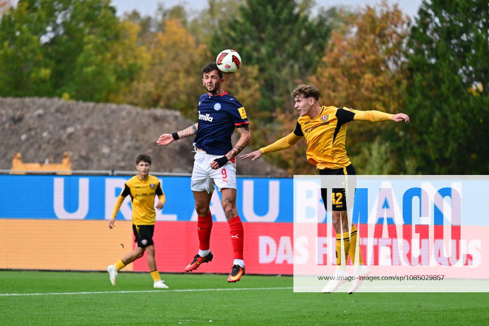 Soccer, Men s, 2nd Division Bundesliga, 2026–2027 Season, Holstein Kiel vs. SG Dynamo Dresden, Matchday 9, KSV, SGD, Holstein Stadium: Giorgi Kvilitaia heads the ball against Friedrich Müller in Kiel, Holstein Stadium, Schleswig-Holstein, Germany