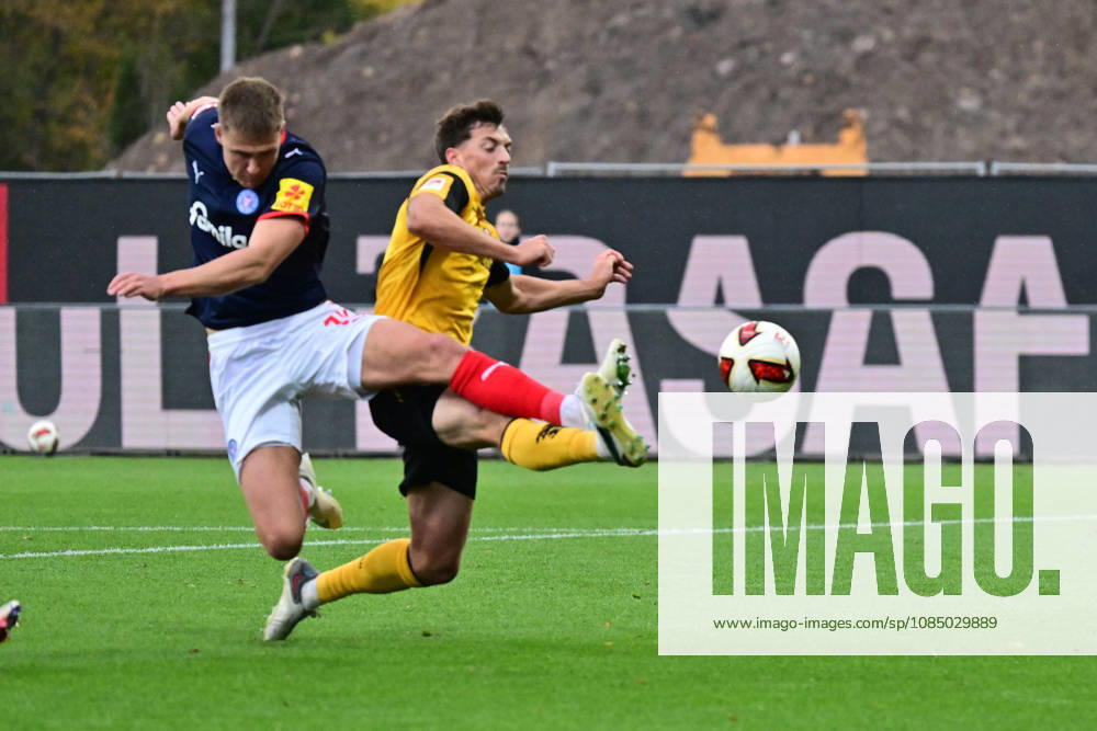Soccer, Men s, 2nd Bundesliga, 2026–2027 Season, Holstein Kiel vs. SG Dynamo Dresden, Matchday 9, KSV, SGD, Holstein Stadium; Phil Harres misses the goal for Kiel, Holstein Stadium, Holstein Stadium, Schleswig-Holstein, Germany
