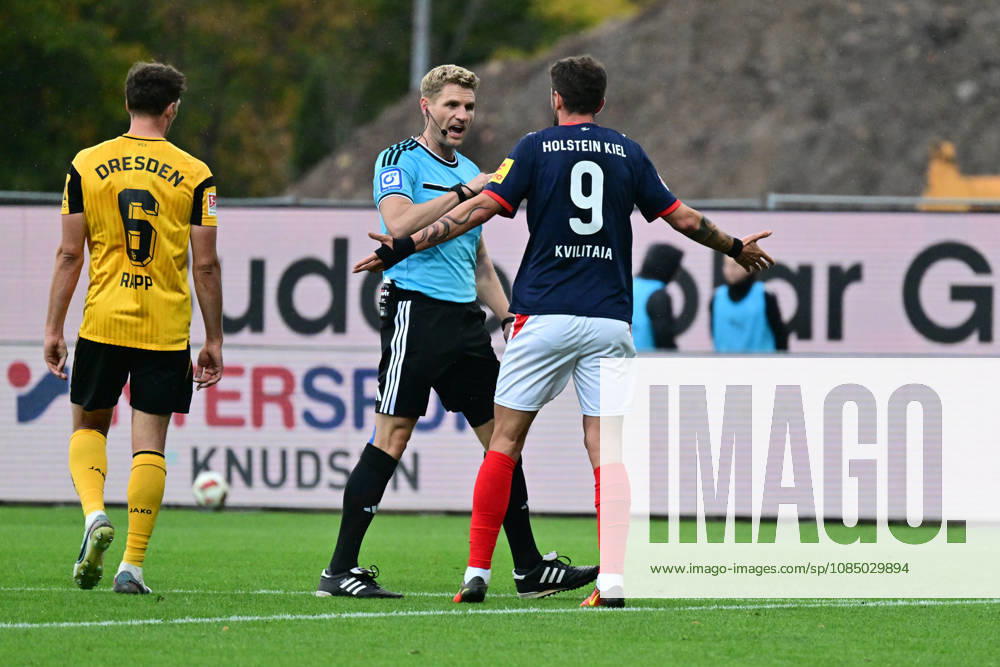 Soccer, Men s, 2nd Bundesliga, 2026–2027 Season, Holstein Kiel vs. SG Dynamo Dresden, Matchday 9, KSV, SGD, Holstein Stadium; Giorgi Kvilitaia complains to referee Timo Gerach; Kiel, Holstein Stadium; Holstein Stadium, Schleswig-Holstein, Germany