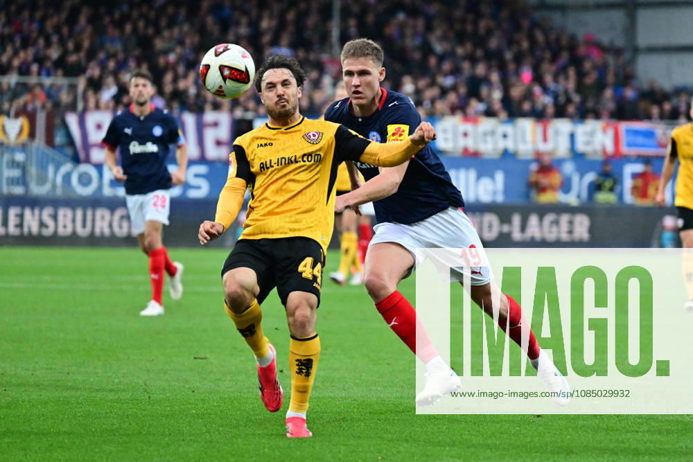 Soccer, Men s, 2nd Bundesliga, 2026–2027 Season, Holstein Kiel vs. SG Dynamo Dresden, Matchday 9, KSV, SGD, Holstein Stadium—Simon Straudi takes on Phil Harres’ Kiel, Holstein Stadium, Schleswig-Holstein, Germany