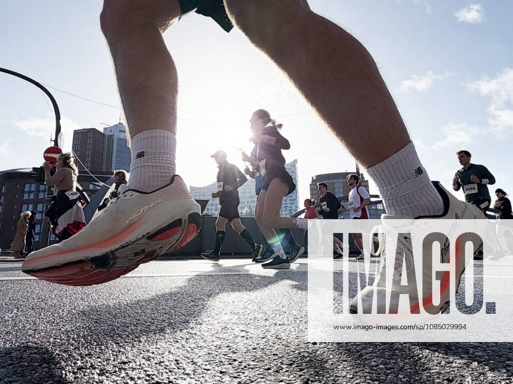 Half Marathon, Hamburg, Hamburg, RUNNING: The Heller Half Marathon. More than 20,000 runners participated in the half marathon through downtown Hamburg. Hamburg, Harbor, Elbe, City, Hamburg, Germany