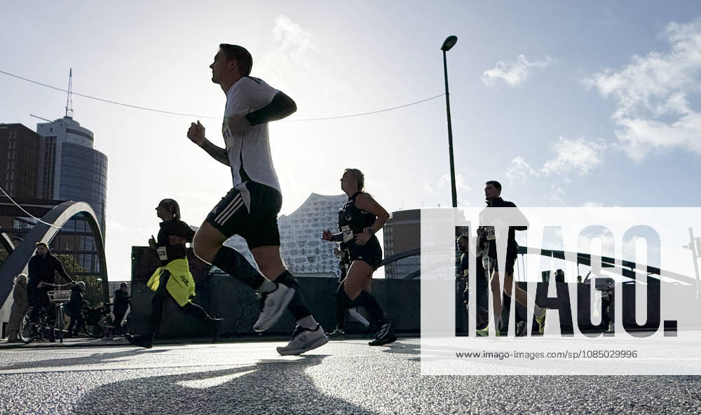 Half Marathon, Hamburg, Hamburg, RUNNING: The Heller Half Marathon. More than 20,000 runners participated in the half marathon through downtown Hamburg. Hamburg, Harbor, Elbe, City, Hamburg, Germany