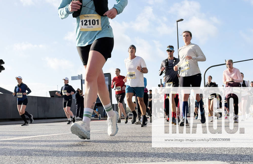 Half Marathon, Hamburg, Hamburg, RUNNING: The Heller Half Marathon. More than 20,000 runners participated in the half marathon through downtown Hamburg. Hamburg, Harbor, Elbe, City, Hamburg, Germany