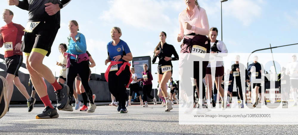 Half Marathon, Hamburg, Hamburg, RUNNING: The Heller Half Marathon. More than 20,000 runners participated in the half marathon through downtown Hamburg. Hamburg, Harbor, Elbe, City, Hamburg, Germany