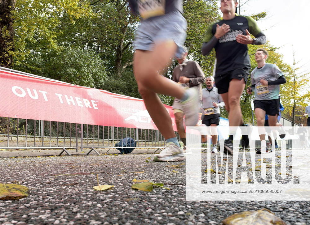 Half Marathon, Hamburg, Hamburg, RUNNING: The Heller Half Marathon. More than 20,000 runners participated in the half marathon through downtown Hamburg. Hamburg, Harbor, Elbe, City, Hamburg, Germany