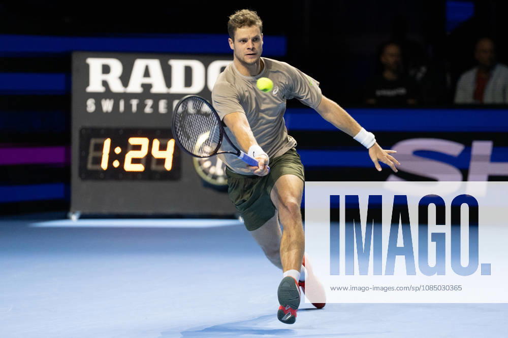 BASEL, SWITZERLAND, OCTOBER 25 Yannick Hanfmann of Germany hits a forehand against Rinky Hijikata of Australia during Day 2 of the Swiss Indoors Basel at St. Jakobshalle on October 25, 2026, in Basel, Switzerland