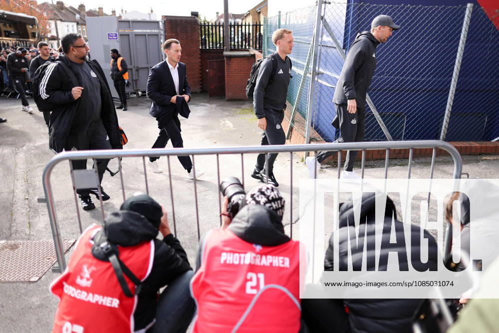 Crystal Palace gegen Newcastle United, 25. Oktober 2026, London, Premier League, Fußball: Crystal Palace gegen Newcastle United – Newcastle-United-Trainer Matthias Jaissle betritt das Stadion. Foto: Jacques Feeney, Offside, London, Großbritannien