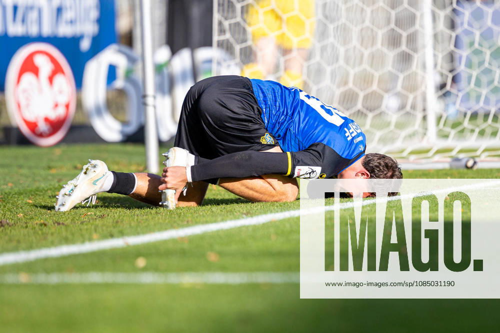 Alexander Staff of 1 FC Saarbrücken, 29, goes down and holds his foot GER, TSV Havelse vs. 1 FC Saarbrücken, Soccer, 3rd Division, Matchday 11, 2026–2027 season, October 25, 2026 DFL regulations prohibit the use of photographs as image sequences and or quasi-video GER, TSV Havelse vs. 1 FC Saarbrücken, soccer, 3rd Division, Matchday 11, 2026–2027 season, October 25, 2026, Hanover
