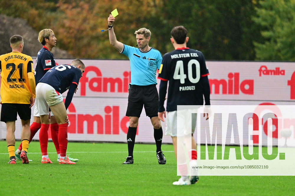 Soccer, Men s, 2nd Bundesliga, 2026–2027 Season, Holstein Kiel vs. SG Dynamo Dresden, Matchday 9, KSV, SGD, Holstein Stadium David Zec sees the yellow card shown by referee Timo Gerach for the foul that led to the penalty kick for Kiel, Holstein Stadium Holstein Stadium Schleswig-Holstein, Germany