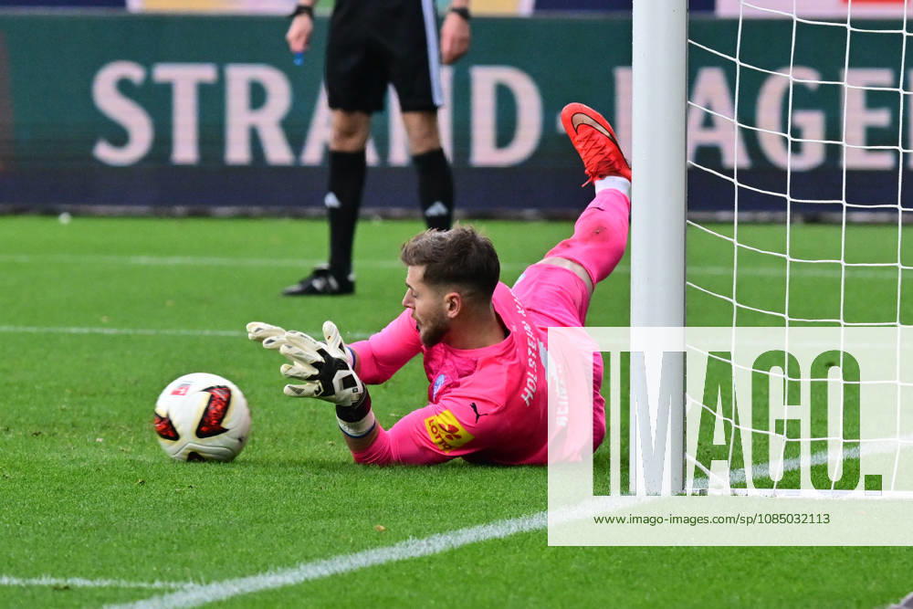 Soccer, Men s, 2nd Bundesliga, 2026–2027 Season, Holstein Kiel vs. SG Dynamo Dresden, Matchday 9, KSV, SGD, Holstein Stadium; Goalkeeper Timon Weiner saves the penalty kick; Kiel, Holstein Stadium; Holstein Stadium, Schleswig-Holstein, Germany
