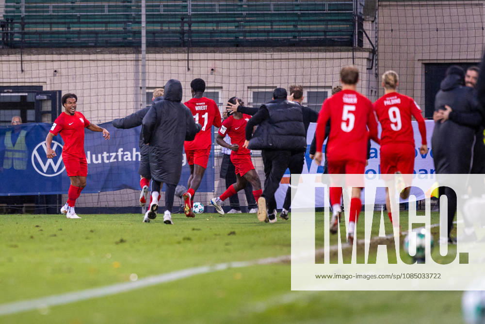 The TSV Havelse players celebrate Eric Voufack s goal to make it 3–1. TSV Havelse, 19 GER, TSV Havelse vs. 1. FC Saarbrücken, Soccer, 3. Liga, Matchday 11, 2026–2027 season, October 25, 2026 DFL regulations prohibit any use of photographs as image sequences and or quasi-video GER, TSV Havelse vs. 1. FC Saarbrücken, soccer, 3rd Division, Matchday 11, 2026–2027 season, October 25, 2026, Hanover