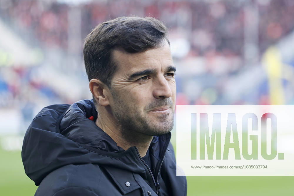 From left to right: Coach Carles Martínez, during the Bundesliga match between TSG 1899 Hoffenheim and Bayer 04 Leverkusen at the PreZero Arena, Sinsheim, Germany, on October 25, 2026, in action during the Bundesliga match between TSG 1899 Hoffenheim and Bayer 04 Leverkusen at the PreZero Arena, Sinsheim, Germany, on October 25, 2026. DFB and DFL regulations prohibit any use of photographs as image sequences and or quasi-video,