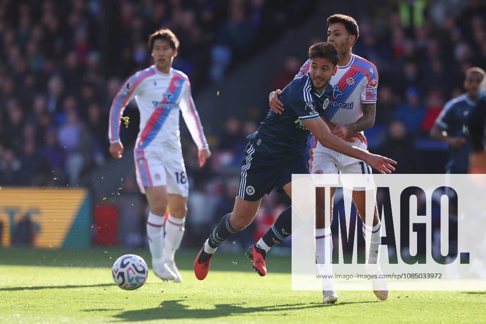 London, England, 25th October 2026. Nico Gonzalez of Newcastle United and Dwight McNeil of Crystal Palace challenge for the ball during the Crystal Palace vs Newcastle United Premier League match at Selhurst Park, London. Picture credit should read: Paul Terry Sportimage . SPI_011_PT_Palace_Newcastle SPI-5101-0011