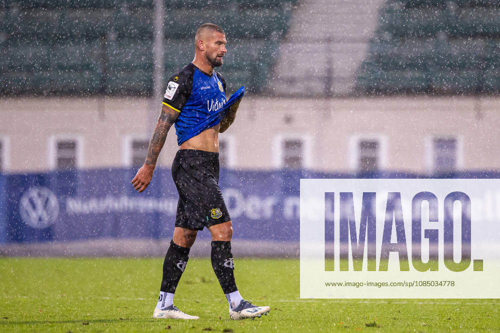 Kai Bruenker of 1 FC Saarbrücken, 09, reacts with disappointment after the 3–2 loss GER, TSV Havelse vs. 1 FC Saarbrücken, Soccer, 3. Liga, Matchday 11, 2026–2027 season, October 25, 2026 DFL regulations prohibit any use of photographs as image sequences and or quasi-video GER, TSV Havelse vs. 1 FC Saarbrücken, soccer, 3. Liga, Matchday 11, 2026–2027 season, October 25, 2026, Hanover