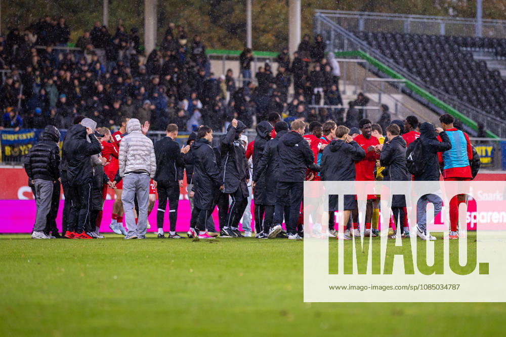 The TSV Havelse players celebrate after their 3–2 victory. GER, TSV Havelse vs. 1. FC Saarbrücken, soccer, 3. Liga, Matchday 11, 2026–2027 season, October 25, 2026 DFL regulations prohibit the use of photographs as image sequences and or quasi-video GER, TSV Havelse vs. 1. FC Saarbrücken, soccer, 3. Liga, Matchday 11, 2026–2027 season, October 25, 2026, Hanover