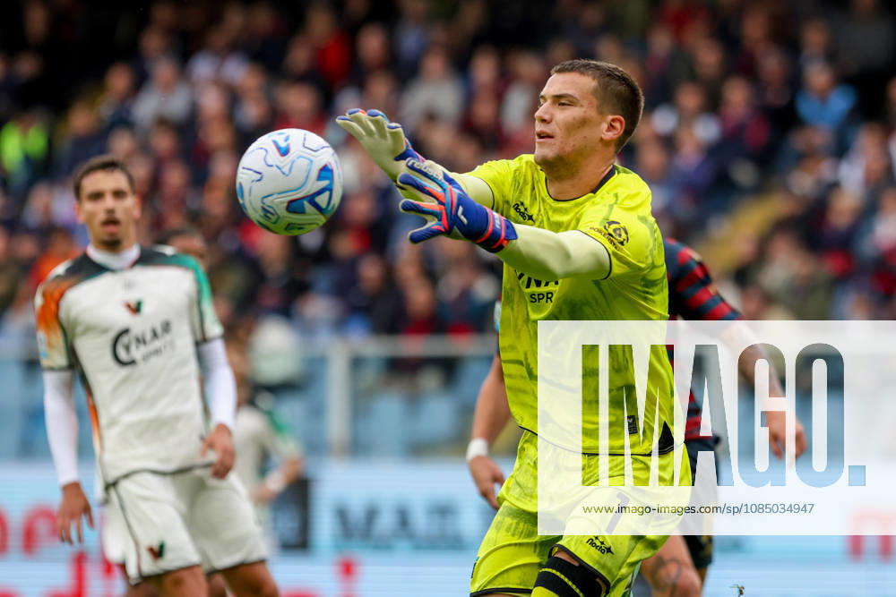 Venezia s goalkeeper Filip Stankovic in action during the Serie A soccer match between Genoa and Venezia at the Luigi Ferraris Stadium in Genoa, Italy - Sunday, October 25, 2026. - Soccer .