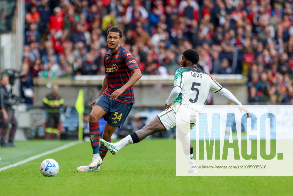 Genoa’s Sebastian Otoa fights for the ball with Venezia s Ridgeciano Haps during the Serie A soccer match between Genoa and Venezia at the Luigi Ferraris Stadium in Genoa, Italy - Sunday, October 25, 2026. - Soccer .