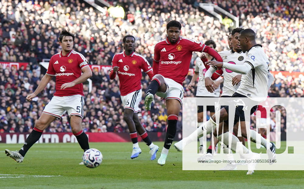 Manchester, England, 25th October 2026. Rayan of AFC Bournemouth (R) scores the opening goal during the Manchester United, ManU vs AFC Bournemouth Premier League match at Old Trafford, Manchester. Picture credit should read: Andrew Yates Sportimage . SPI_023_AY_MAN_UTD_BOURN SPI-5100-0023