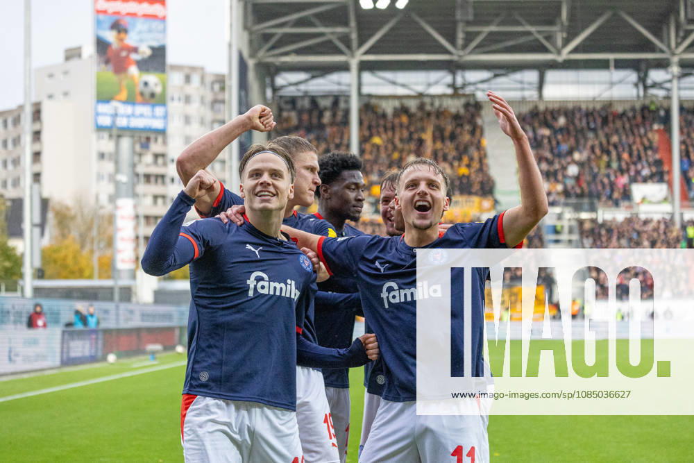 Soccer 2. Bundesliga Men s 2026–2027 Season, Matchday 9: Holstein Kiel vs. Dynamo Dresden. Kiel in dark blue, Dresden in yellow; 2–0 for Kiel. Front: Jonas Therkelsen (left), Gyan de Regt; Back: Phil Harres. Kiel Holstein Stadium, Westring 501, Schleswig-Holstein, Germany
