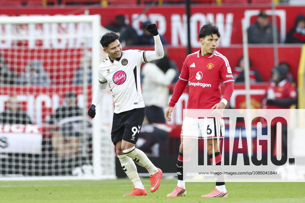 Manchester United, ManU v AFC Bournemouth, Premier League Bournemouth forward Evanilson (9) scores a GOAL 0-3 and celebrates during the Manchester United v AFC Bournemouth Premier League match at Old Trafford, Manchester, England on 25 October 2026 Credit: Phil Duncan Every Second Media Editorial use only. All images are copyright Every Second Media Limited. No images may be reproduced without prior permission. All rights reserved. Premier League and Football League images are subject to licensing agreements with Football DataCo Limited. see https: www.football-dataco.com