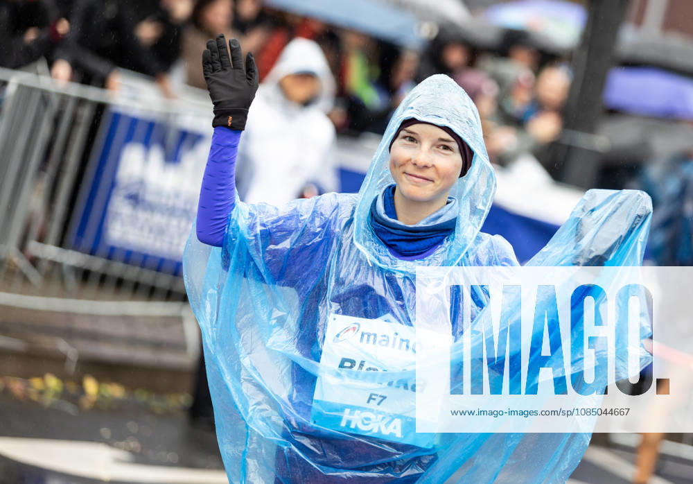 Mainova Frankfurt Marathon 2026 Frankfurt, October 25, 2026 Anticipation: Blanka Dörfel of the Berlin Athletics Capital Club shortly before the start of her marathon debut at the Mainova Frankfurt Marathon 2026 on October 25, 2026, in Frankfurt am Main, Germany