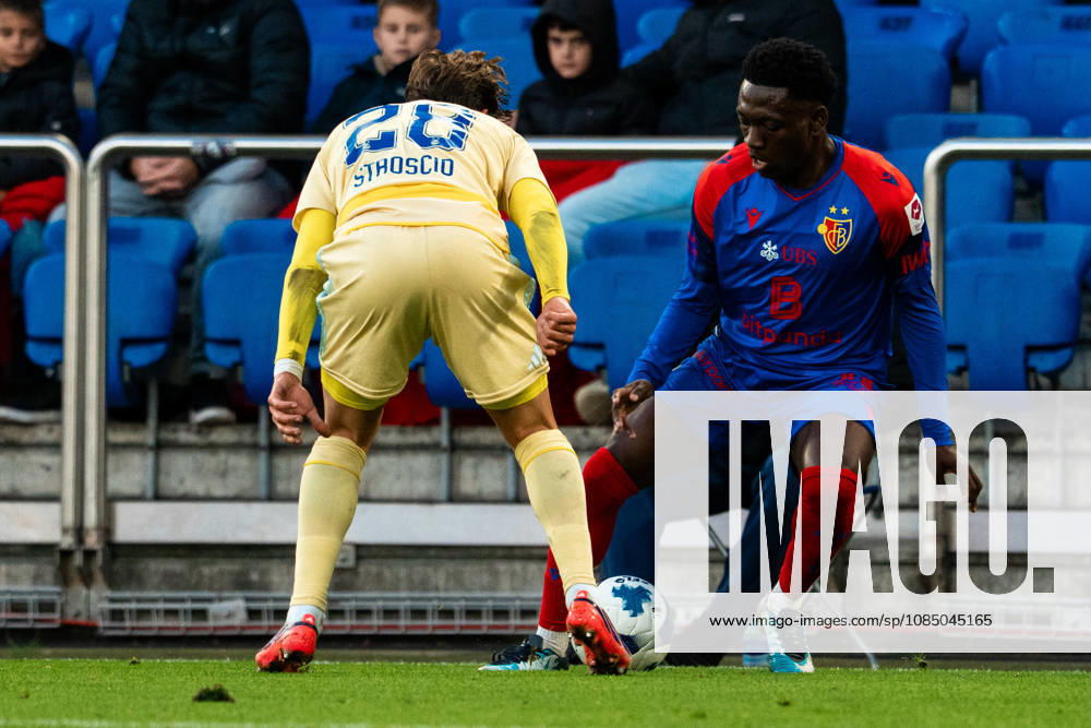 BASEL, SWITZERLAND OCTOBER 24 Kazeem Olaigbe of Basel (R) controls the ball against Simone Stroscio of Grasshoppers (L) during the Swiss Super League match between FC Basel 1893 and Grasshopper Club Zurich at St. Jakob Park on September 20, 2026, in Basel, Switzerland