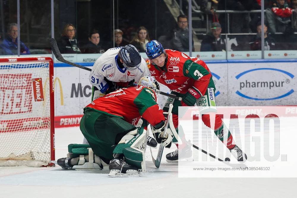One-on-one, action, featuring Peyton Jones 41 of the Augsburg Panthers and Hudson Elynuik 91 of the Straubing Tigers, Alec McCrea 3, Augsburg Panthers, Augsburg Panthers vs. Straubing Tigers, Matchday 12, Ice Hockey, Penny DEL, October 25, 2026, Augsburg, Bavaria, Germany