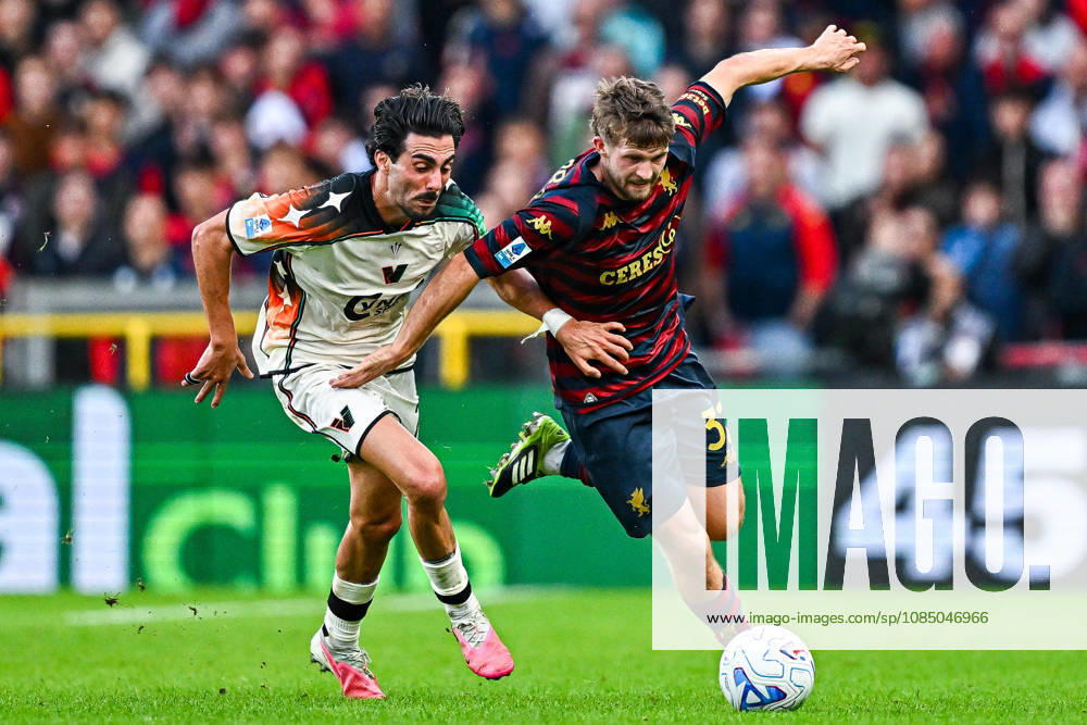Venezia s Spanish midfielder Kike PÃ rez (left) and Genoas Danish midfielder Morten Frendrup in action during the Italian Serie A soccer match Genoa Cfc vs Venezia Fc at Luigi Ferraris stadium in Genoa, Italy, 25 October 2026. ANSA STRINGER. Serie A - Genoa Cfc Vs Venezia Fc - ZUMAa110 20261025_zaf_a110_018
