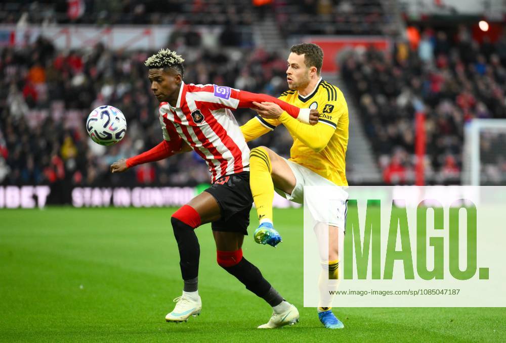 Nilson Angulo of Sunderland fends off Gabriel Gudmundsson of Leeds United Sunderland v Leeds United, Premier League, Football, Stadium of Light, Sunderland, Tyne & Wear, UK - 25 Oct 2026Sunderland Stadium of Light Tyne & Wear United Kingdom