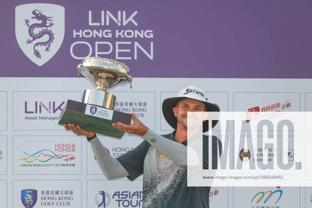 The Link Hong Kong Open Golf Championship John Catlin of USA poses with trophy after winning The Link Hong Kong Open at the Hong Kong Golf Club in Faning on October 25, 2026 in Hong Kong. (Photo by ALAN SIU Nexpher Images) Hong Kong