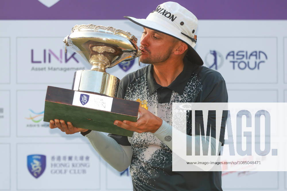 The Link Hong Kong Open Golf Championship John Catlin of USA kisses the trophy after winning The Link Hong Kong Open at the Hong Kong Golf Club in Faning on October 25, 2026 in Hong Kong. (Photo by ALAN SIU Nexpher Images) Hong Kong