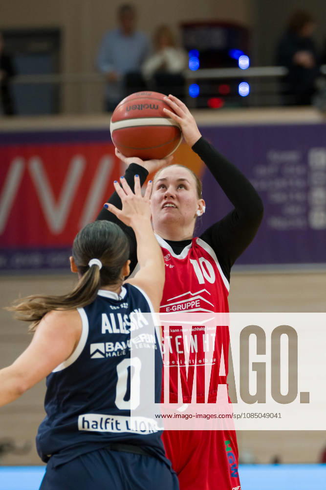 Alexia Allesch (Lions), 0; Natalia Kurach (HTC), 10; Halfit Lions vs. Herner TC, Women s Basketball, 1st Bundesliga, DBBL, Matchday 4 of the 2026–27 season, October 25, 2026, SWH Arena, Halle, Saxony-Anhalt, Germany
