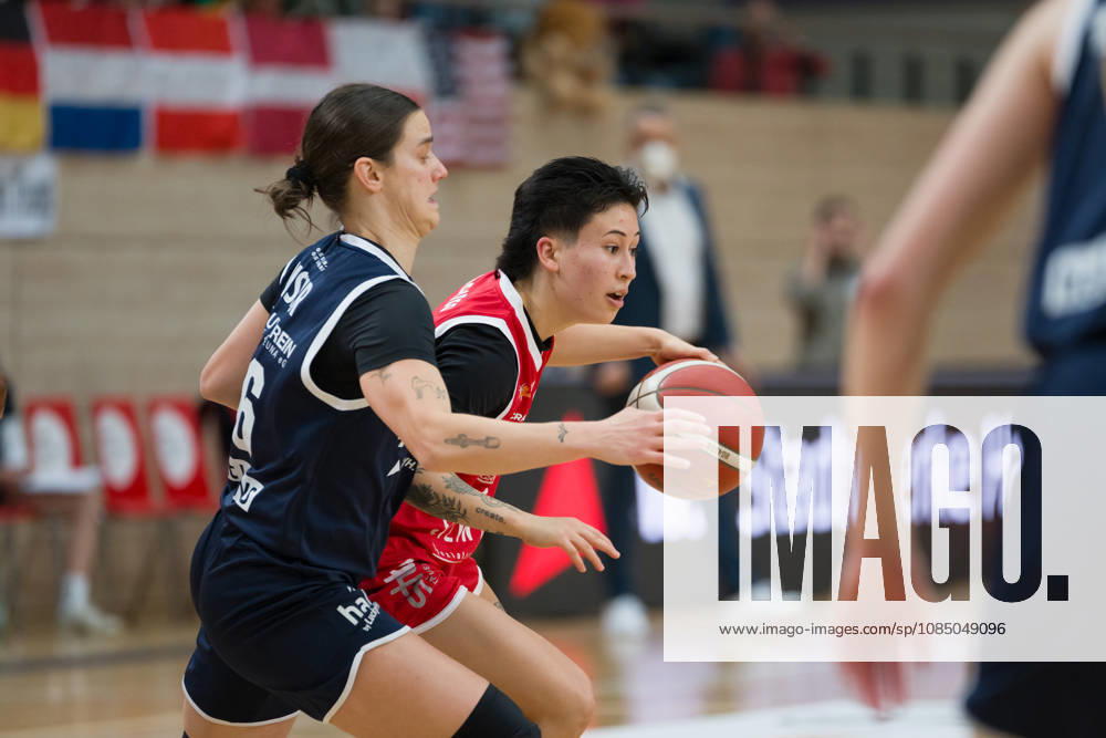 Dominika Fiszer (Lions), 66, Zoesha Smith (HTC), 4, halfit Lions vs. Herner TC, Women s Basketball, 1st Bundesliga, DBBL, Matchday 4 of the 2026–27 season, October 25, 2026, SWH Arena, Halle, Saxony-Anhalt, Germany