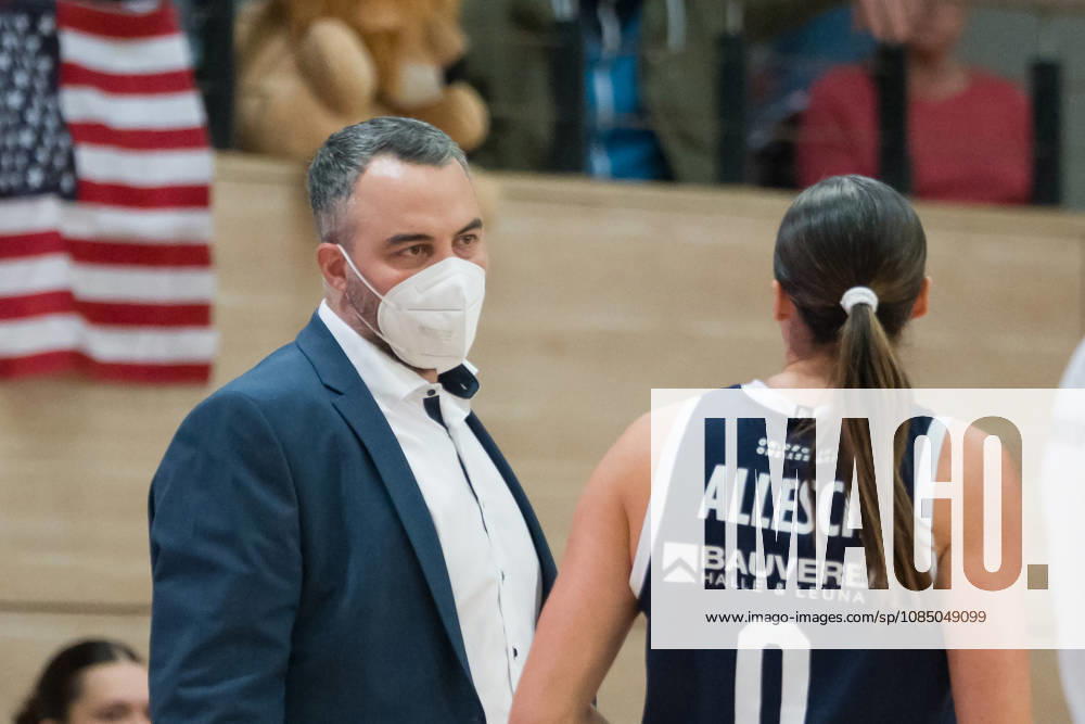 Timur Topal Lions, Head Coach wearing a mask, Helfit Lions vs. Herner TC, Women s Basketball, 1st Bundesliga, DBBL, Matchday 4 of the 2026–27 season, October 25, 2026, SWH Arena, Halle, Saxony-Anhalt, Germany