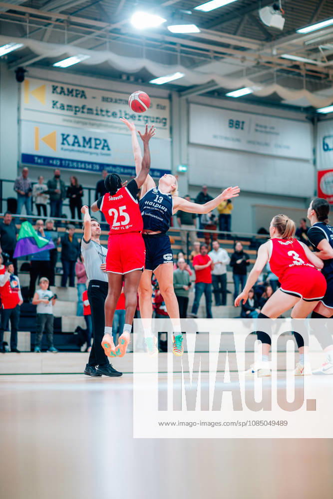 BB 1BL Halfit Lions vs. Herner TC Tip-off: Marcavia, Keirra, Jashun Sanders, Shavers, Herner TC, Marta Miscenko of the Halfit Lions during the 2026–2027 season in the DBBL Toyota Women’s Basketball Bundesliga between the Halfit Lions and Herner TC at the SWH Arena on October 25, 2026, in Halle (Saale), Saxony-Anhalt, Germany
