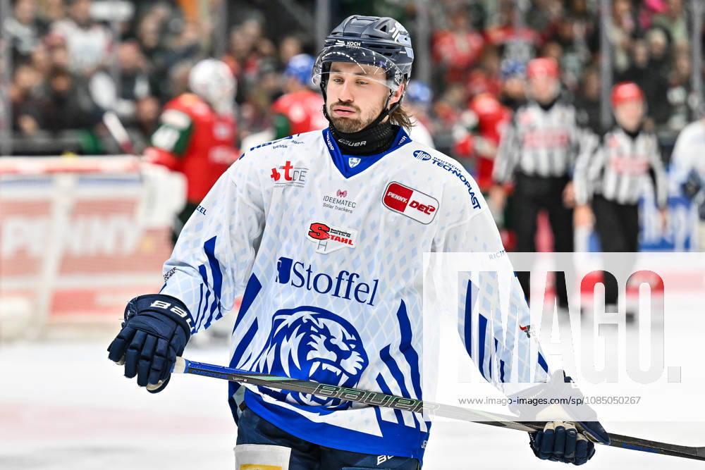 Penny DEL Augsburg Panthers vs. Straubing Tigers, October 25, 2026, AUGSBURG, GERMANY OCTOBER 25 Pictured: a disappointed Nochlas BEAUDIN of the Straubing Tigers 7 during the Penny DEL match between the Augsburger Panther and the Straubing Tigers on Matchday 12 at Curt Frenzel Stadium